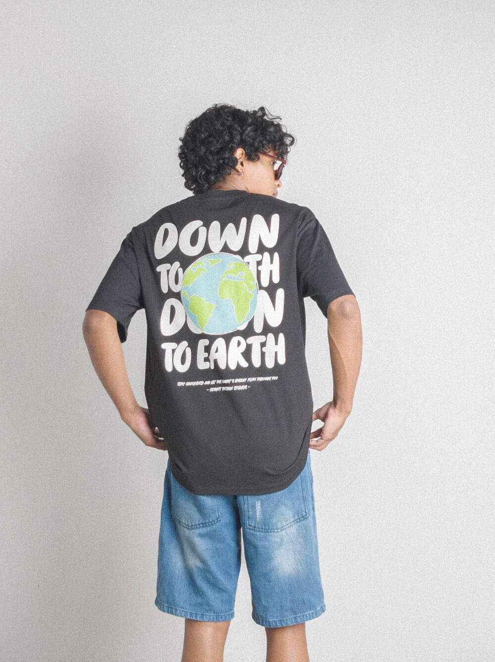 Oversized Graphic Tee Down To Earth Black
