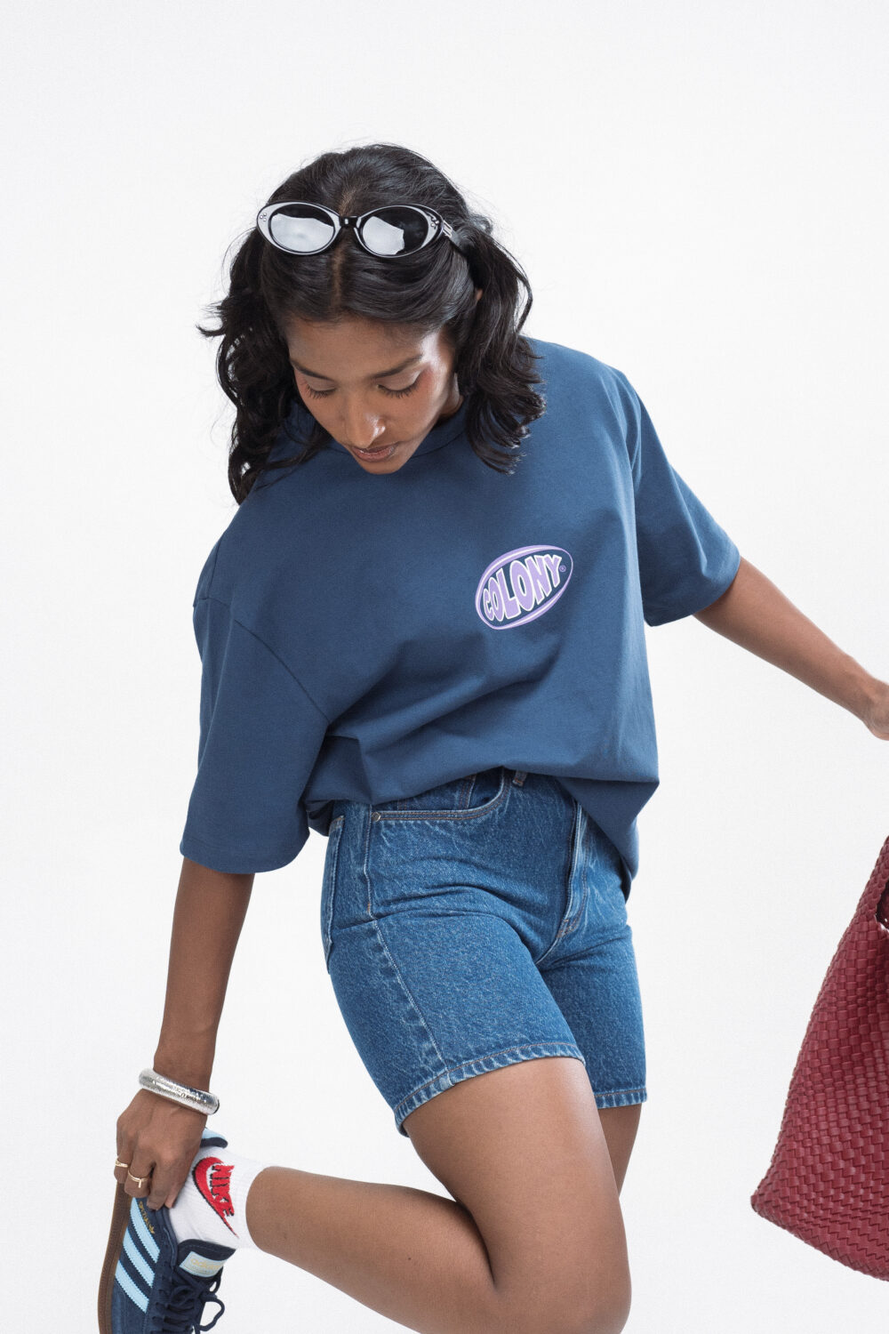 oval-blue-front-onbody