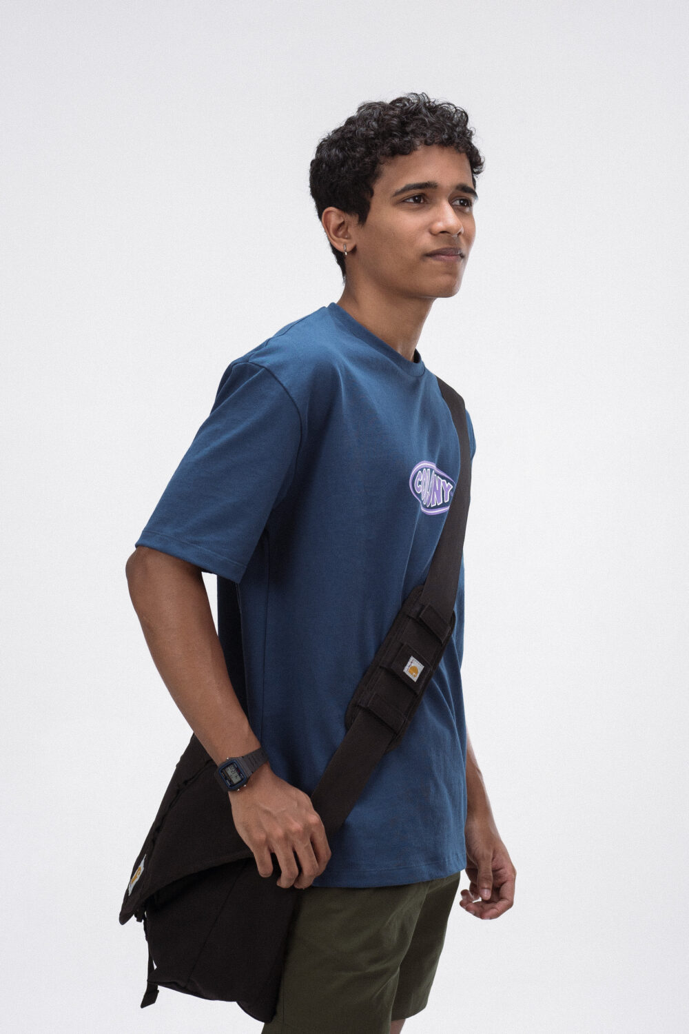oval-blue-front-onbody