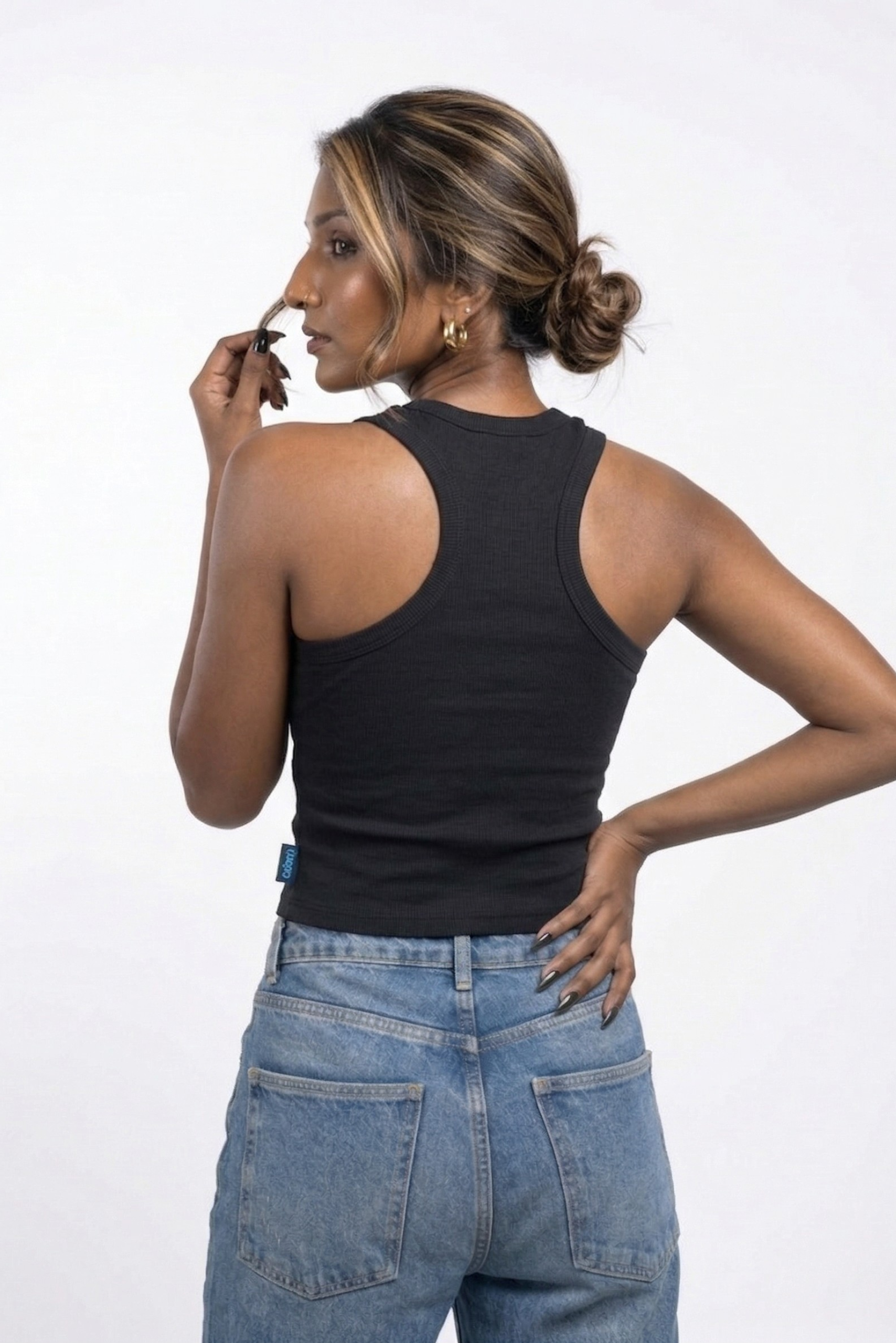 lola-tank-sun-black-back